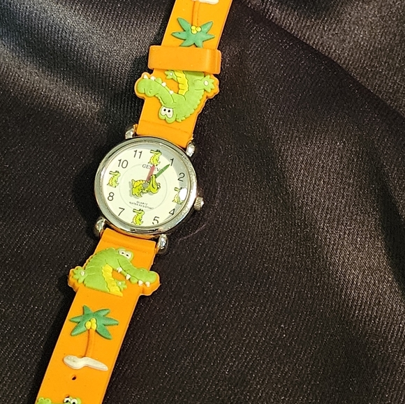 GENEVA CHILDREN’S ALLIGATOR WATCH ORANGE SILICONE BAND WITH 3D CHARMS - Picture 5 of 7
